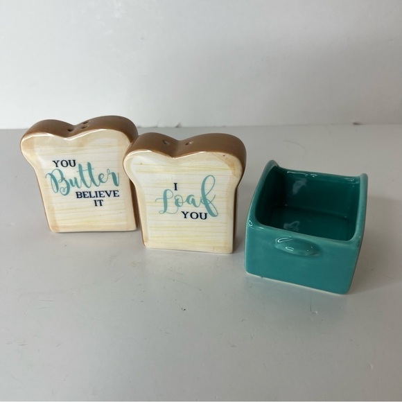 Pioneer Woman salt and pepper shaker set. BREAD, I Loaf You RARE, HTF - Picture 1 of 4